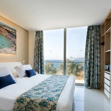 Sirenis Club Aura Hotell 4*